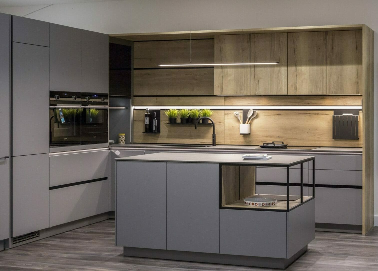 Hubble Handleless Kitchen